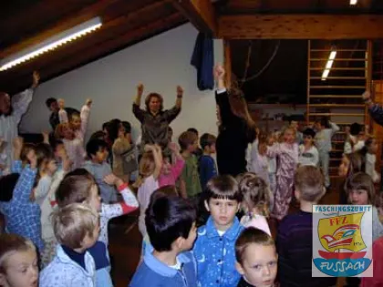 Rosenmontag 2004 – Kindergarten und Volksschule – die Tanten