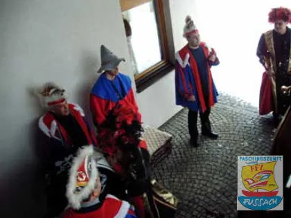 Rosenmontag 2004 – Kindergarten und Volksschule – Warten