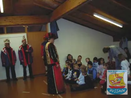 Rosenmontag 2004 – Kindergarten und Volksschule – Kennt Ihr das Lied: