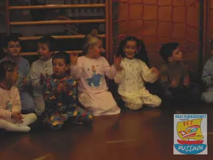 Rosenmontag 2004 – Kindergarten und Volksschule – Das macht Spaß