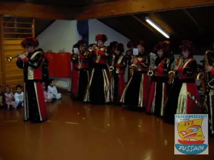 Rosenmontag 2004 – Kindergarten und Volksschule – Hardar Schlösslefeagarn